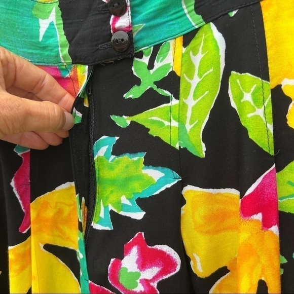 Vintage Pleated High Rise Colourful Lightweight Wide Leg Trouser Shorts - Picture 5 of 10